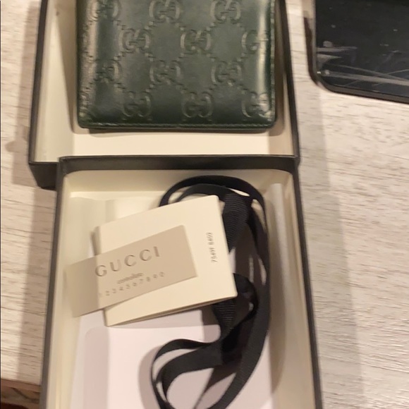 Authentic Gucci Bifold wallet - Picture 9 of 9